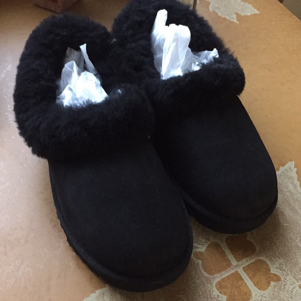 ‼️‼️UGG SLIPPERS **WORN TWICE**‼️‼️